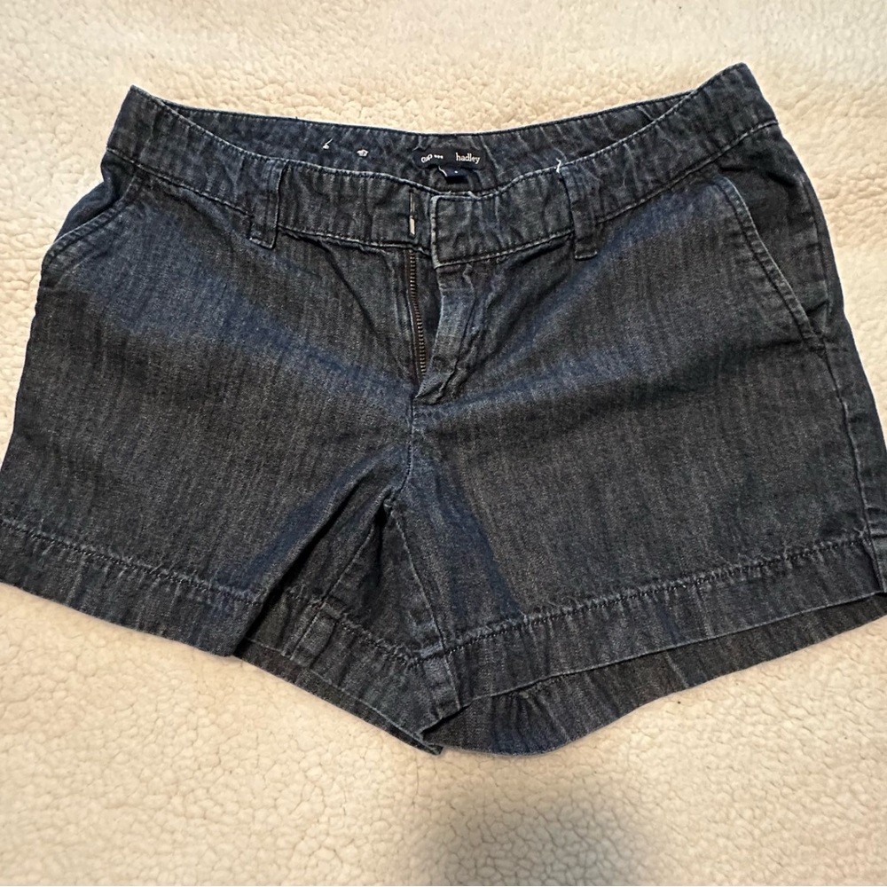 GAP Dark Blue Jean Shorts Woman’s size 8